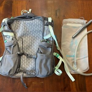 Hydration Vest - REI Swiftland Hydro - size Small